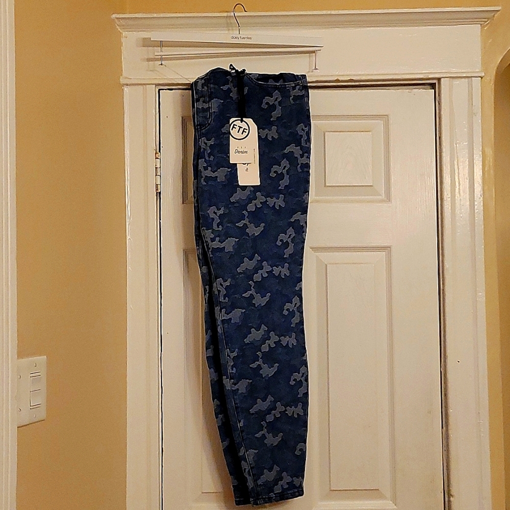Fashion to Figure SKINNY JEAN
